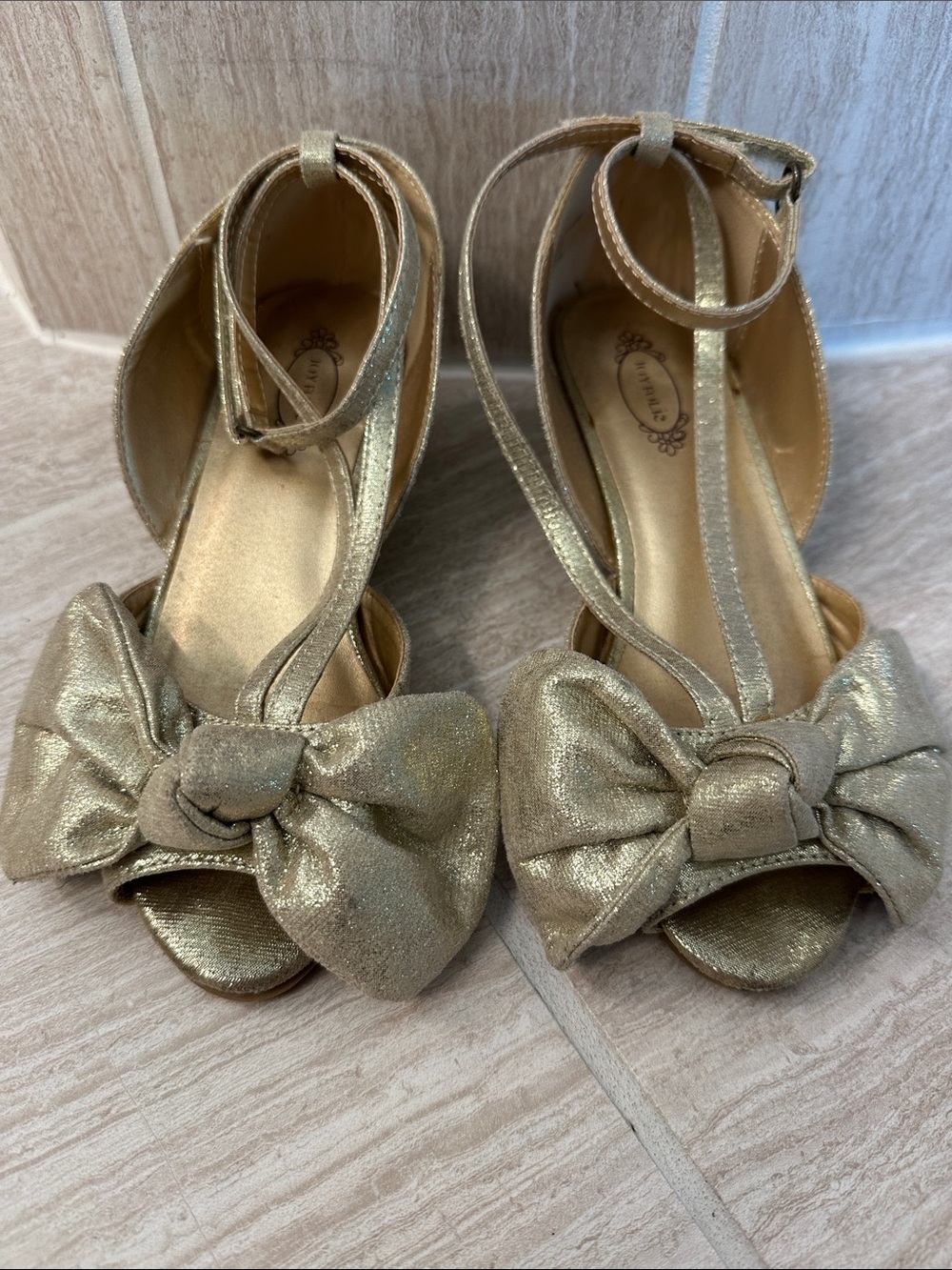 Joyfolie Girls Lucia Gold Bow Ankle-Strap Dress Sandals - size 1Y